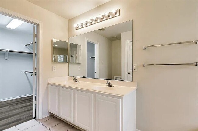 Foto del edificio - 2 Peach Ridge Pl