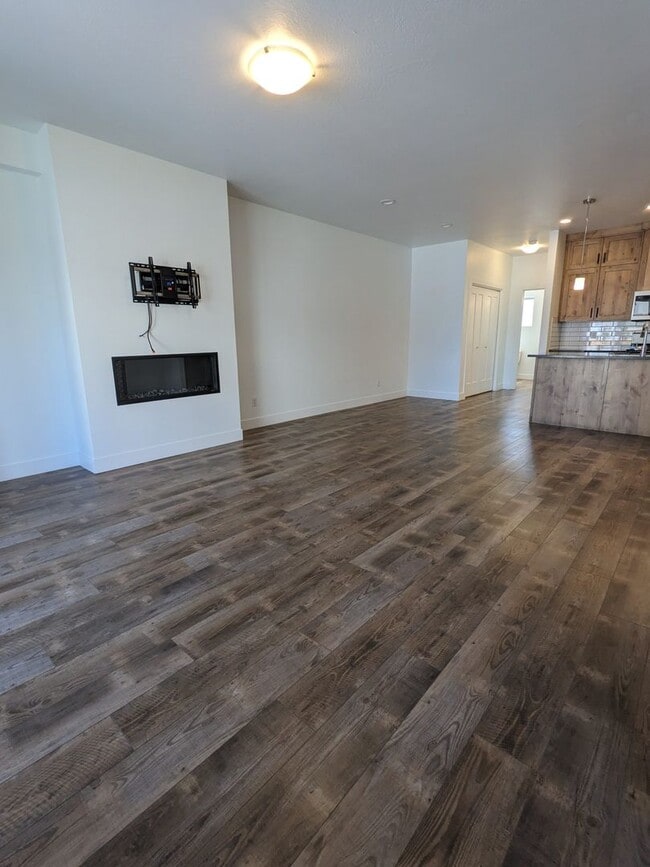 Building Photo - October Savings – Deposit Is All You Need!...