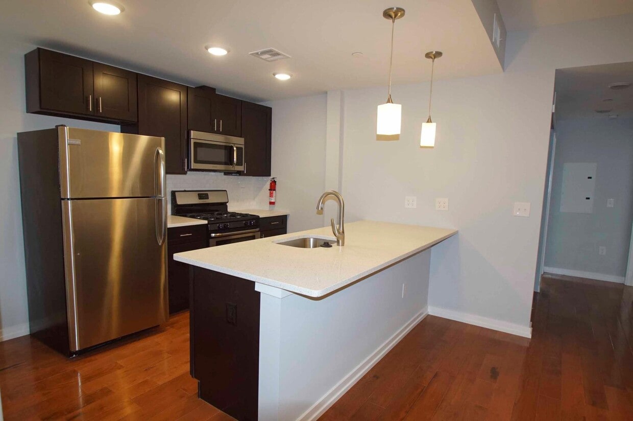 Primary Photo - 411 N 41st St