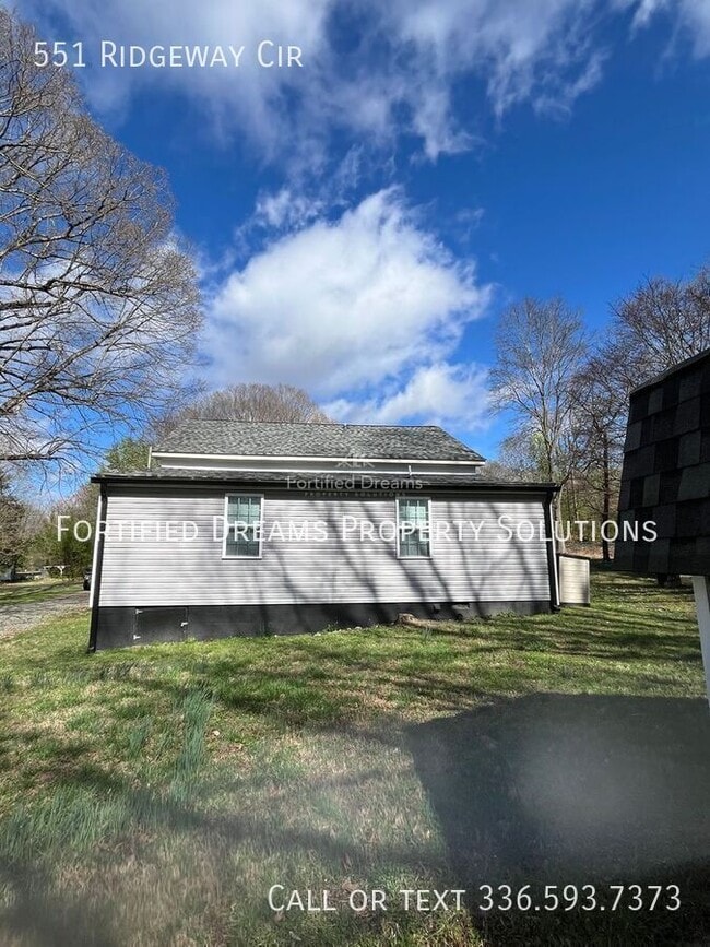 Building Photo - 551 Ridgeway Cir