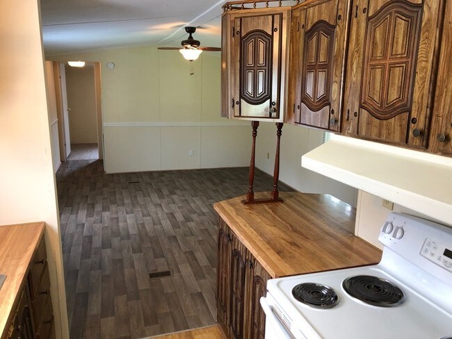 Building Photo - 2 bedroom 2 bath