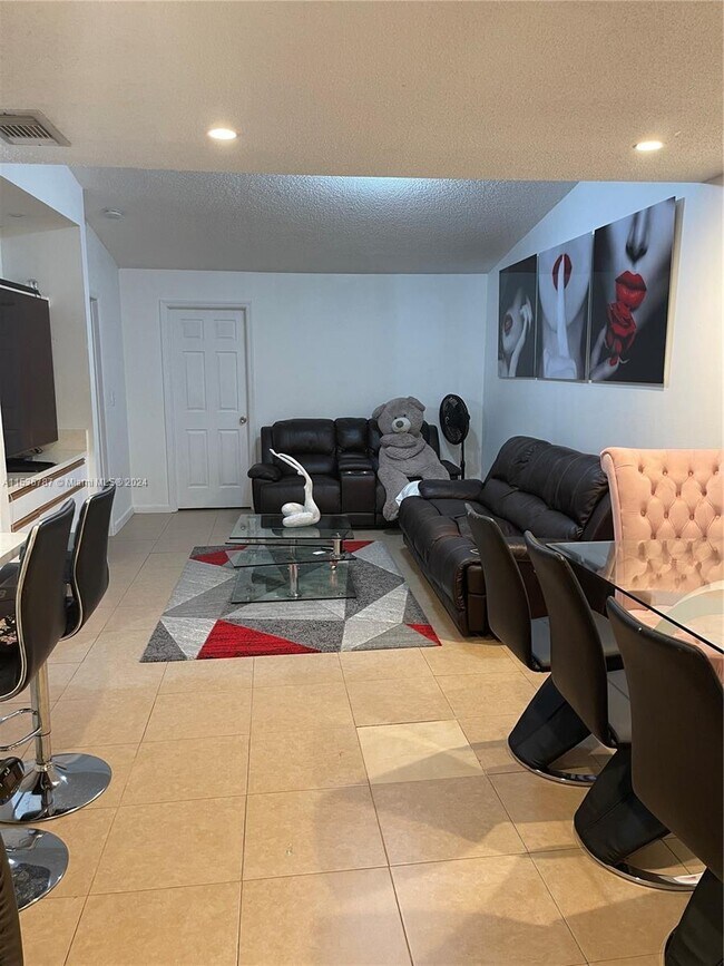 Foto del edificio - 6760 NW 175th Ln