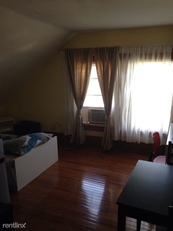 Foto del edificio - 93 Spruce Ave