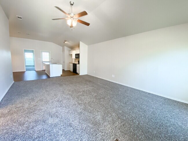 Building Photo - 3/2/2 Home in Windstone!