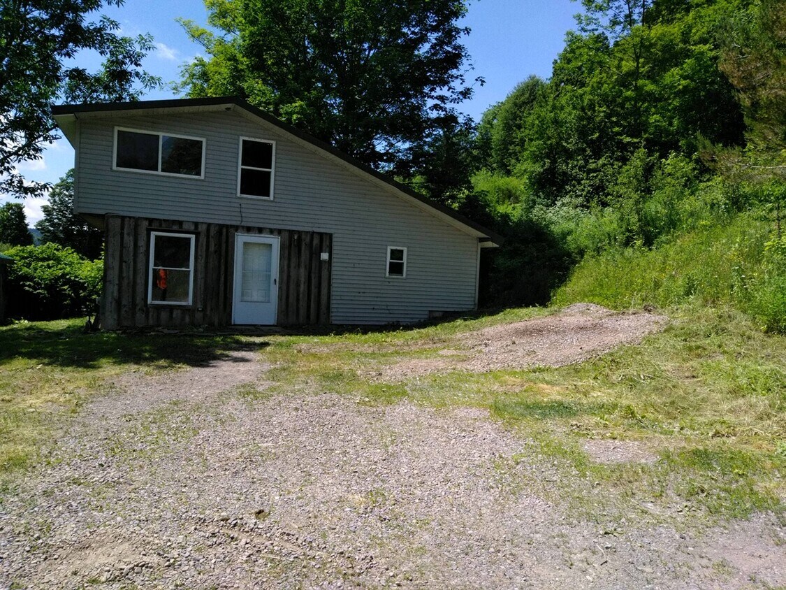 1769 Kinney Rd, New Woodstock, NY 13122 House Rental in New Woodstock
