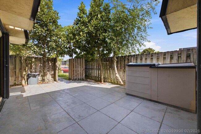 Foto del edificio - 105 Woodland Rd