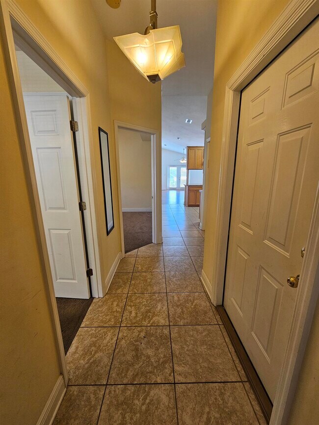 Foto del edificio - 3283 Emerson Ln