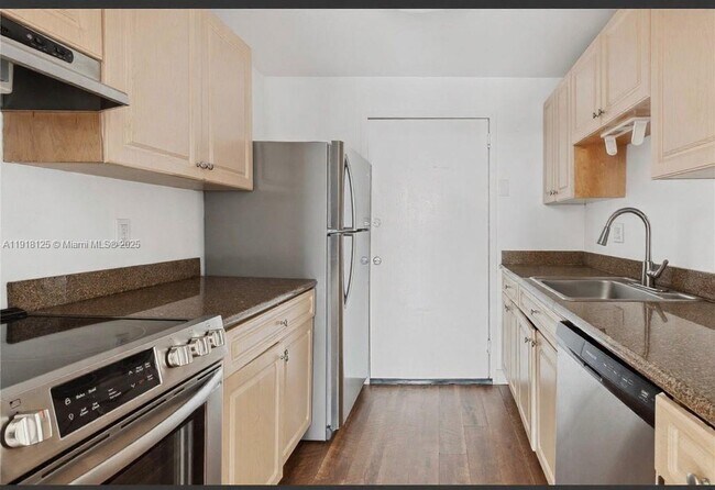 Foto del edificio - 2020 NE 135th St