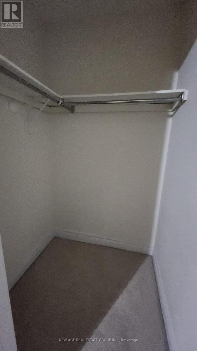 Photo du bâtiment - 80 Tatra Crescent