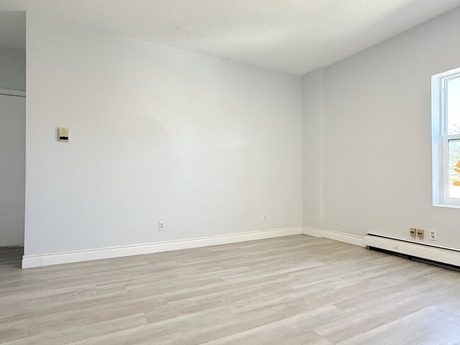 Building Photo - 581 Pierre Ave