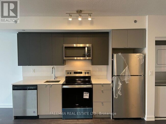 Building Photo - 3200 Dakota Cmn