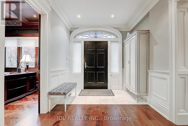 Photo du bâtiment - 15 Castle Frank Crescent