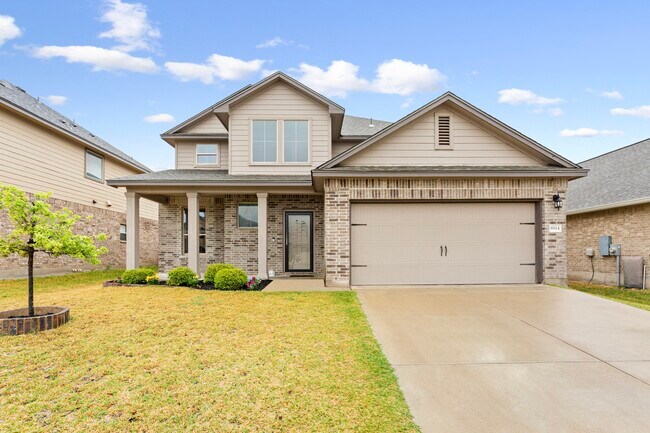 Building Photo - 8914 Hidden Oaks Dr
