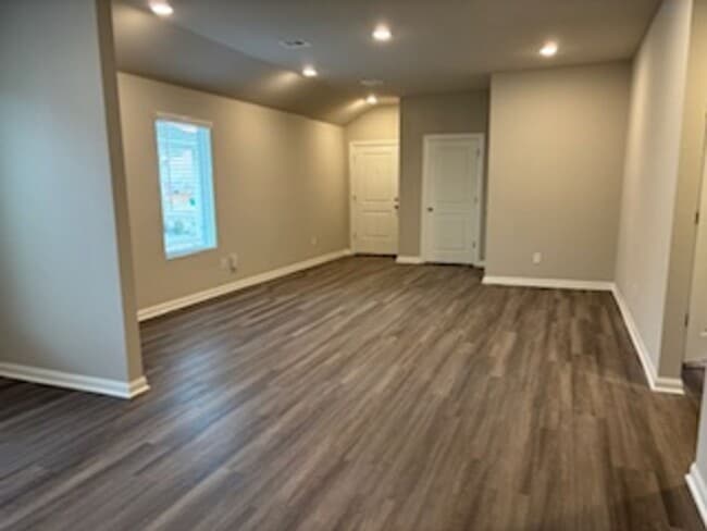 Foto del edificio - New Home! 1st month free!