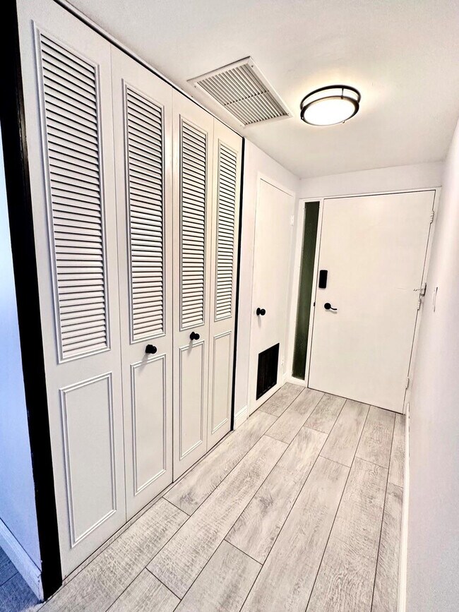 Foto del edificio - 3111 N Ocean Dr