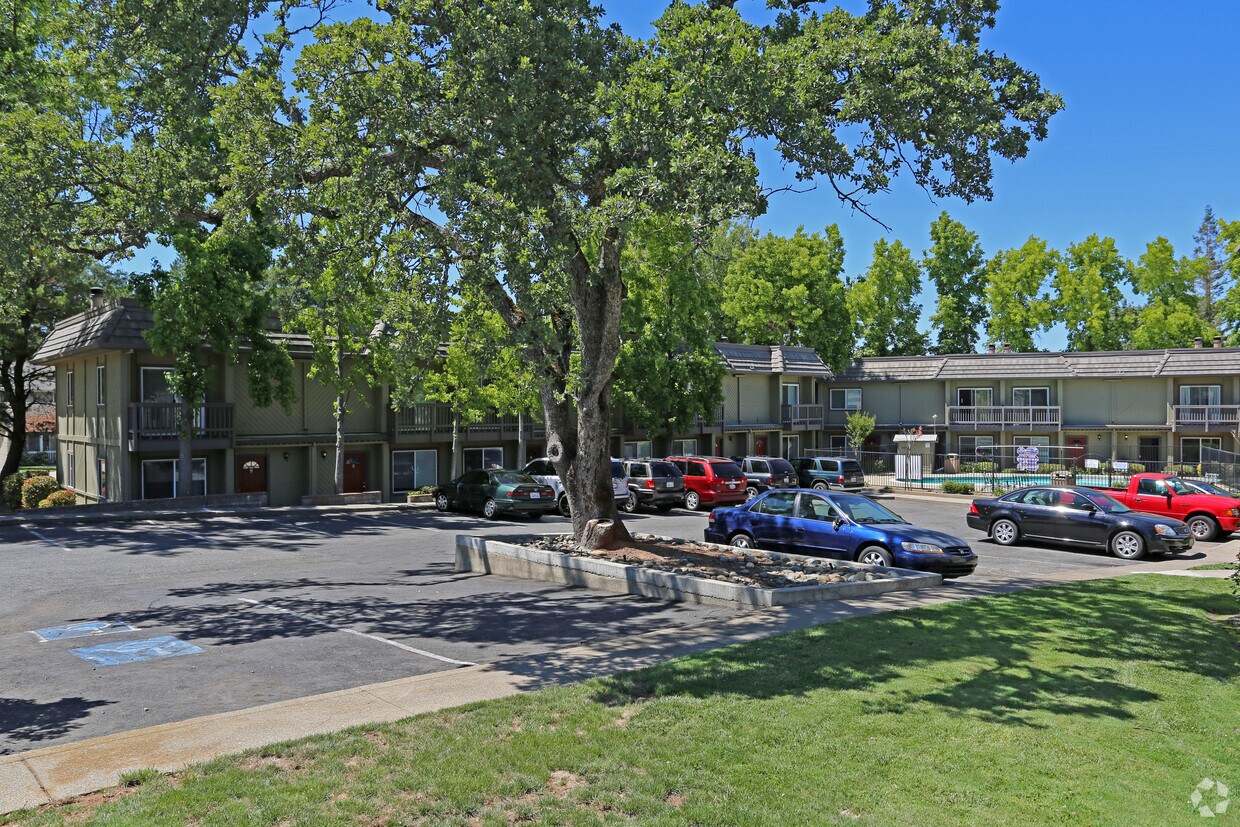 Foto del edificio - Merrychase Condominiums