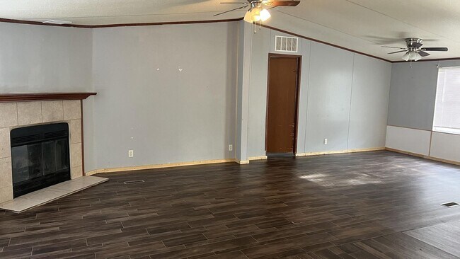 Foto del edificio - Spacious 3 Bed 2 Bath