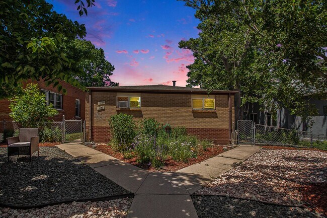 Foto del edificio - 2Bed/1Bath Duplex in Whittier