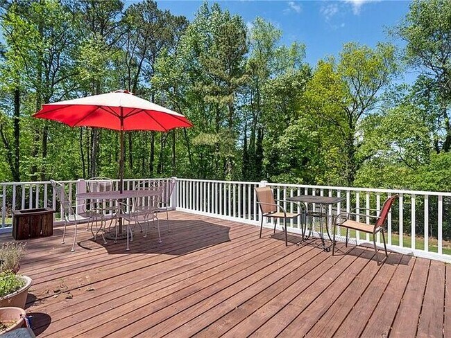 Building Photo - Lovely Home