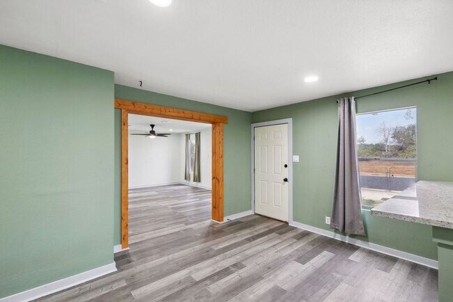 Foto del edificio - 131 Arrid Rd