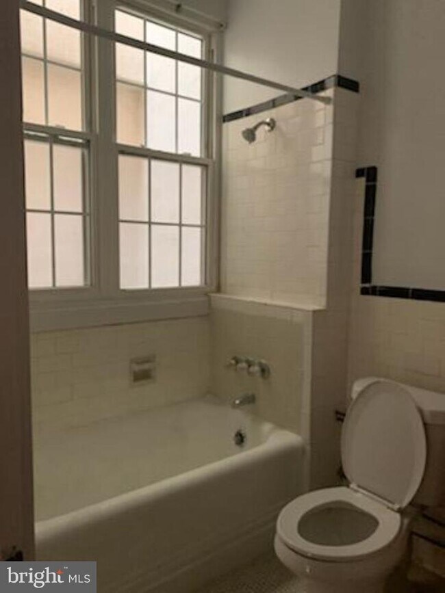 Building Photo - 103 W 39th St
