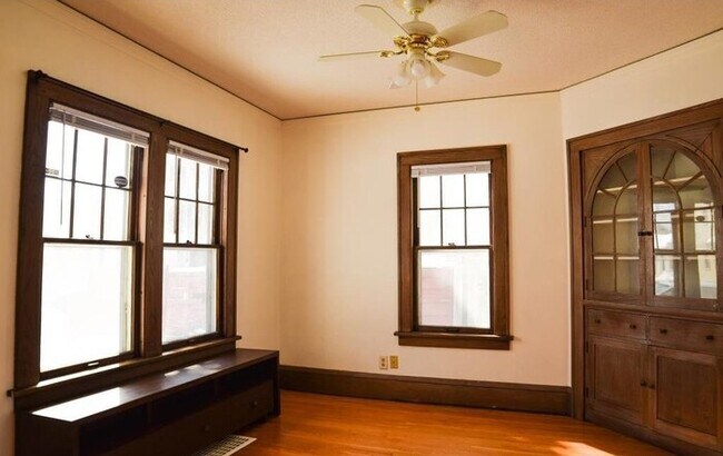 Building Photo - Spacious 2 Bedroom 2 Bath Dayton's Bluff Home in St. Paul