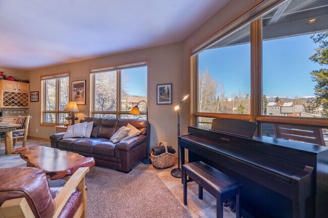 Foto del edificio - Attached garage! Beautiful views! Heart of...