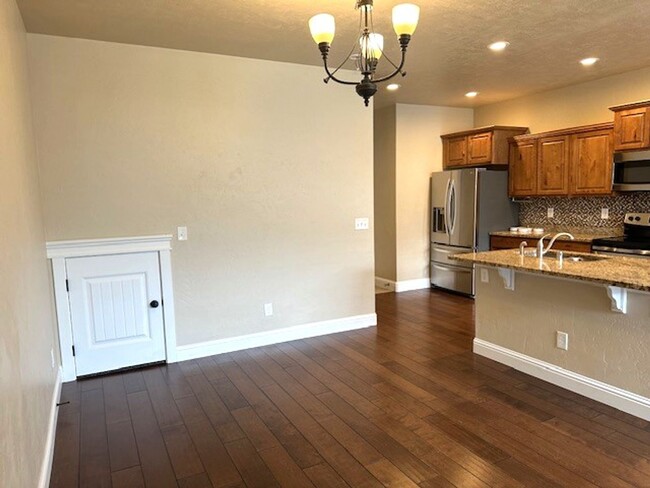 Foto del edificio - Newer town home in Elko