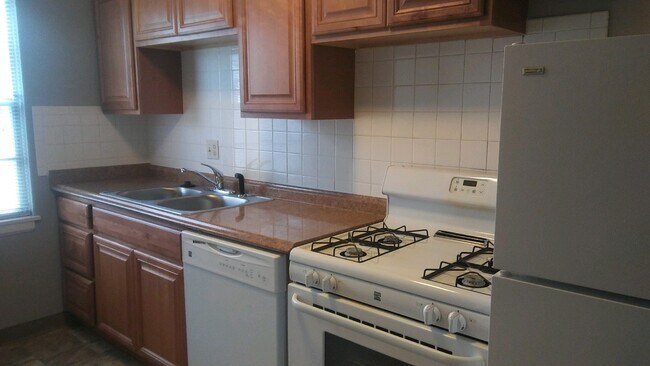 Building Photo - 1044 W 41st St