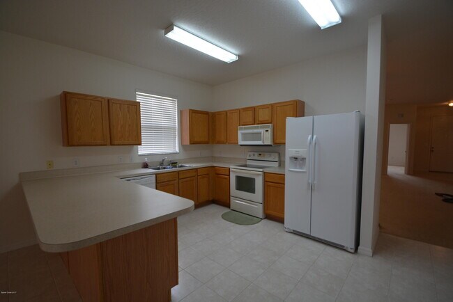 Building Photo - 4973 Outlook Dr