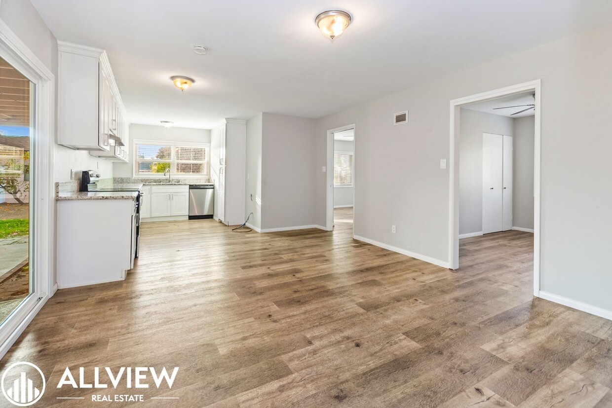 Foto principal - Rare Newly Renovated 5 Bath/2 Bath Availab...