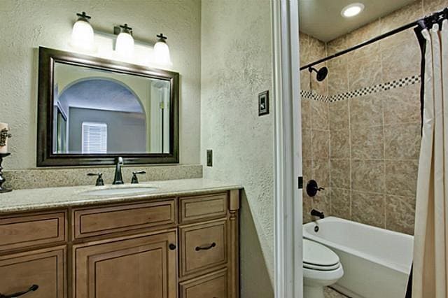 Building Photo - 2608 Chancellor Dr