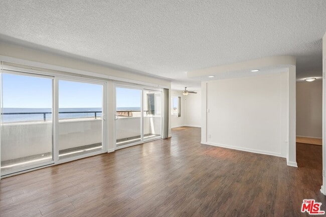 Building Photo - 18002 Coastline Dr