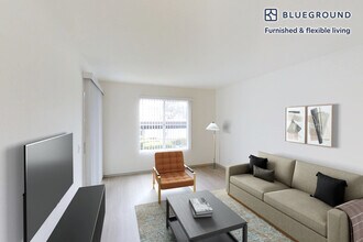 Building Photo - 111 Via Serena