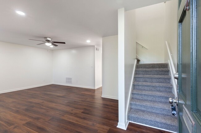 Building Photo - 330 Winding River Dr