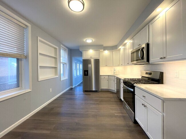 Building Photo - Updated 3 bedroom 1 bathroom home