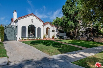 Building Photo - 121 S Poinsettia Pl