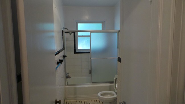 Building Photo - 212 Janeway