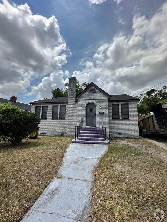 Building Photo - 1178 W 10th St