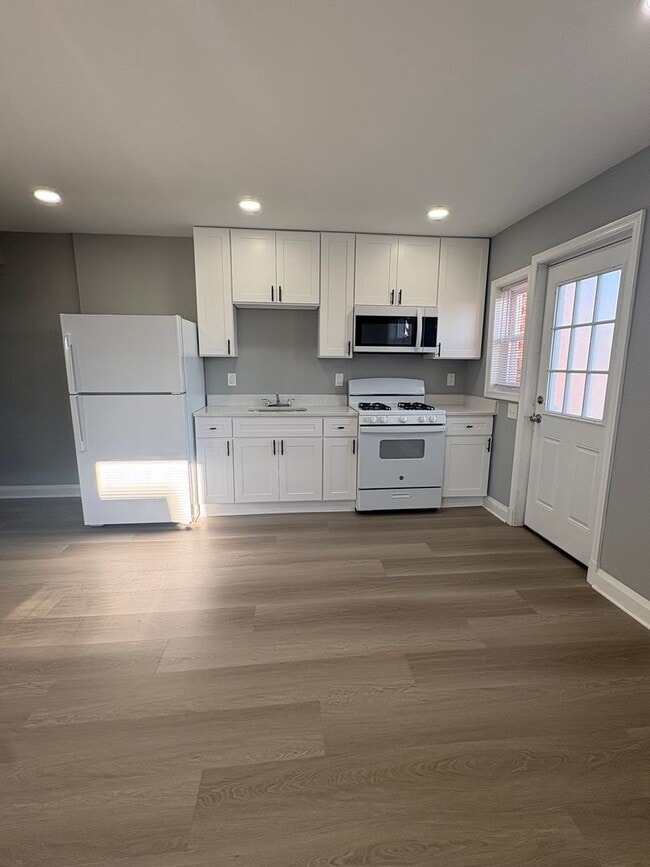 Photo - ** 3 BEDROOM TOWNHOME AVAILABLE**