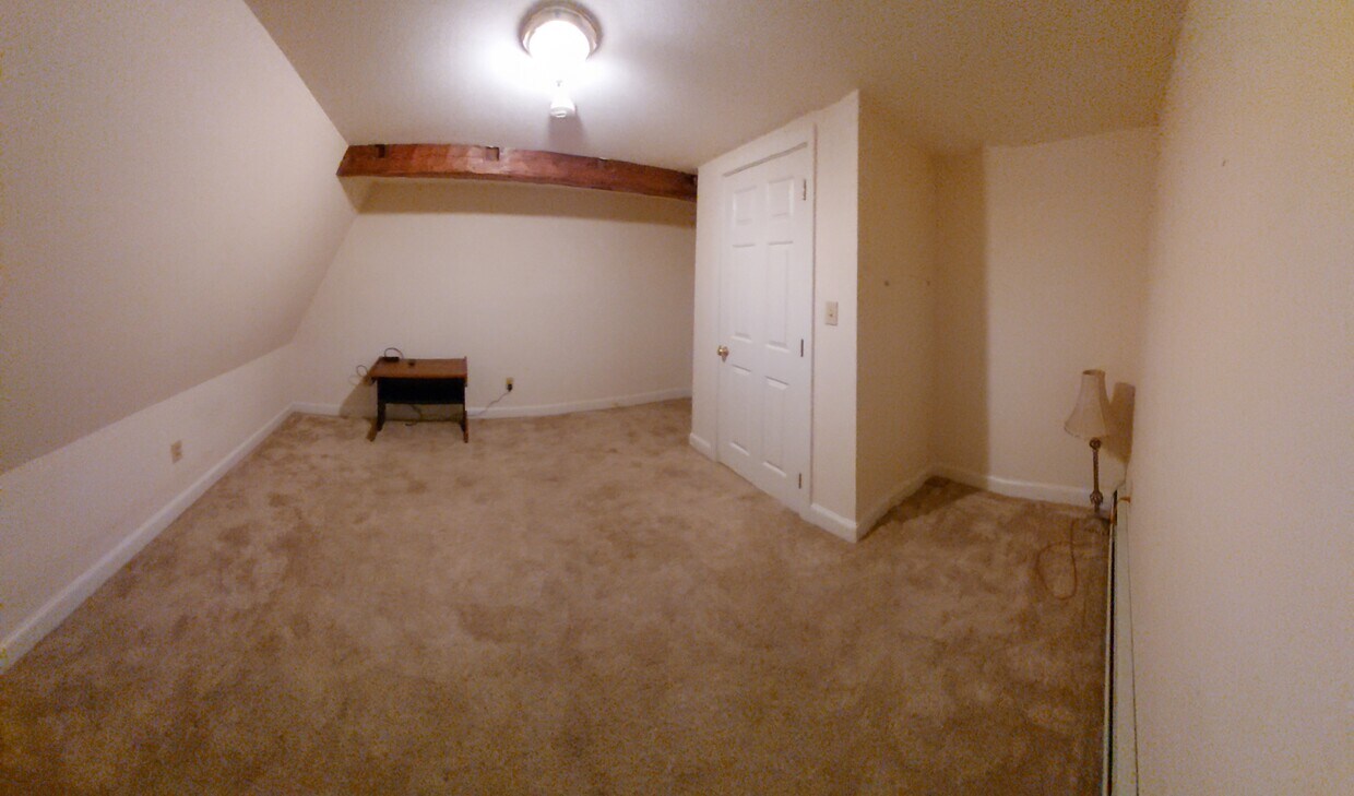 Unfurnished Bedroom - 9 Derry Rd