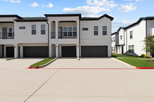 Building Photo - 1664 Hillside Terrace