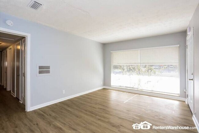 Building Photo - Beautiful updated 3 bedroom home - availab...