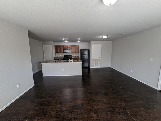 Building Photo - 228 E Anabranch Ct