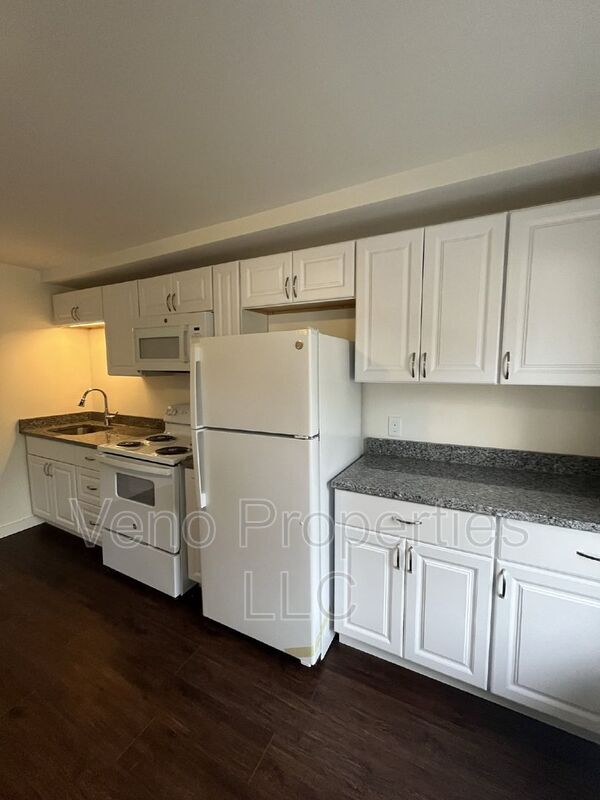 Foto del edificio - 32 Russell Rd