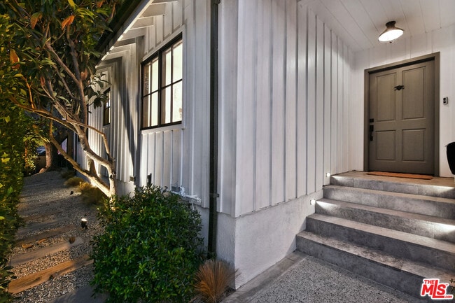 Foto del edificio - 3721 Woodcliff Rd