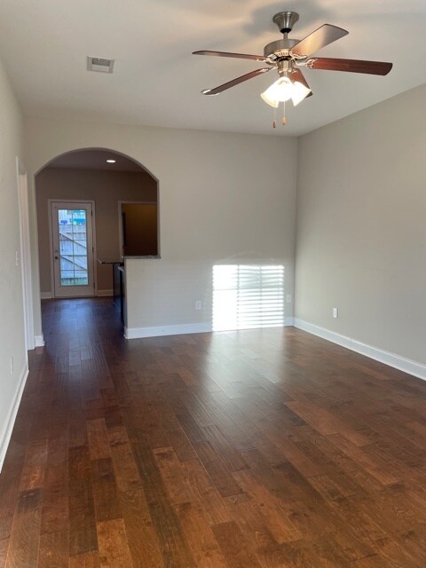 Living room - 511 Harpeth Park Dr