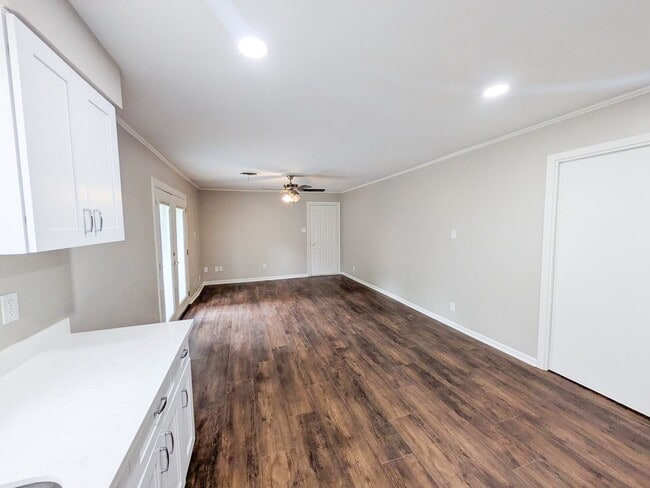 Building Photo - 2331 Coronado Pl