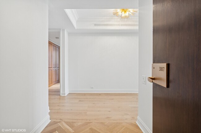 Foto del edificio - 180 E Pearson St