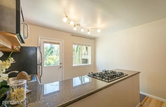 Building Photo - 83 Placita de Oro